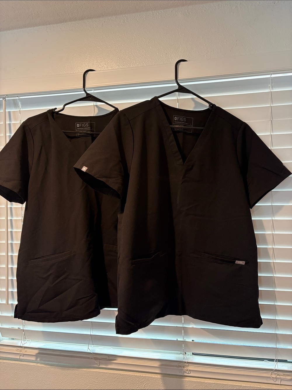 FIGS Black Short-Sleeve V-Neck Scrub Top for Women